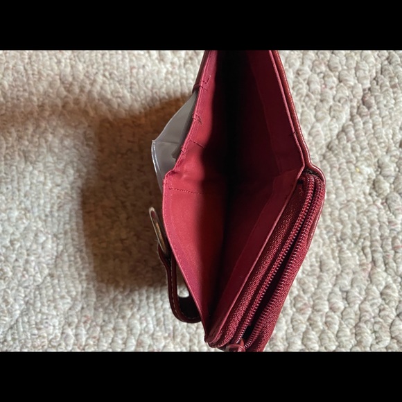 Compact red wallet like new - Picture 5 of 5